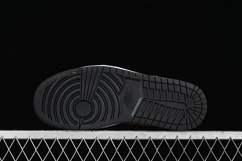 All categories Air Jordan Jordan series basketball shoes Air Jordan 1 Low G version pure original Air Jordan 1 Low AJ1 Joe 1 black and white gold hook low-top cultural basketball shoes 553558-172